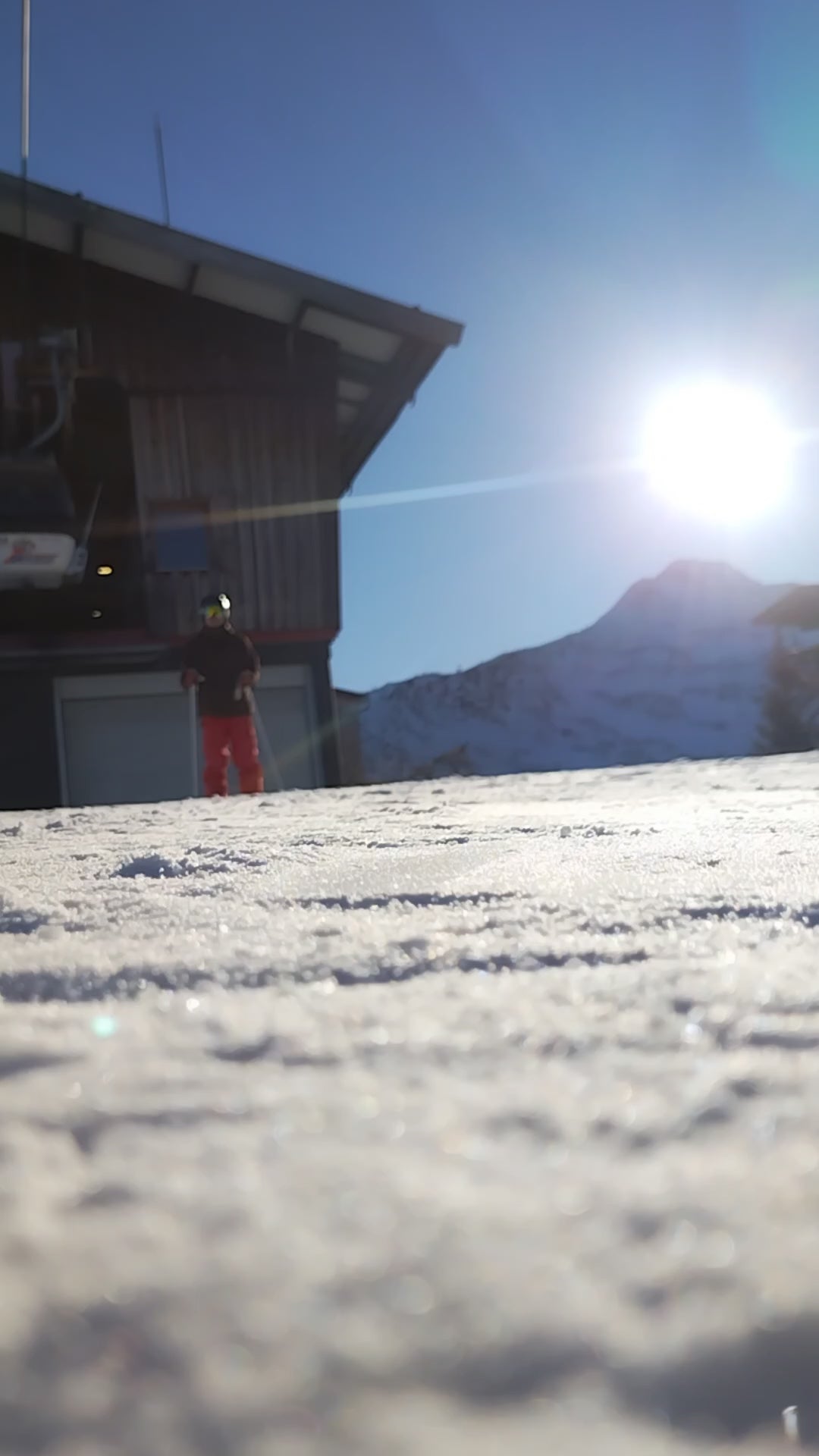 Carica il video: wooden skis on slopes